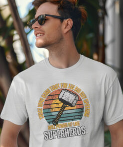 Gildan-5000-Tshirt-man-white-ash-with-words-Hang-Tight-Gildan-5000